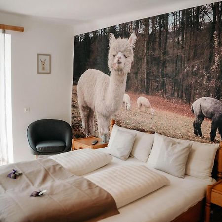 Alpakas, Lamas Und Rentiere Zum Gruenen See Grossdorf  Extérieur photo